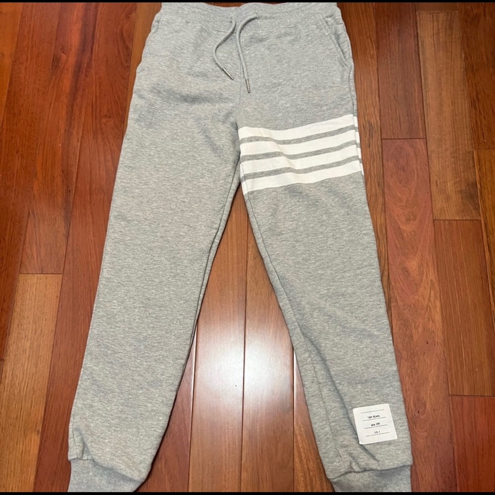 Unisex thom browne size xs 4 bar  classic  sweatpants ,good condition.